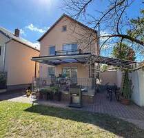 :: Kleines gepflegtes Einfamilienhaus mit Obstgarten, Wellnessbereich & Bauplatzreserve (H 548):: - Lampertheim