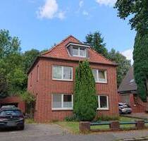 Wohnhaus mit 3 Einheiten und separatem Bauplatz für ein Einfamilienhaus in Itzehoe