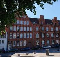 Helle und moderne 2 Zimmer-Citywohnung mit Blick auf den schönen Museumshafen und den Drehbrückenplatz - Lübeck Innenstadt