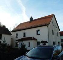 Einfamilienhaus in der Nähe von Leisnig, mit Pool, Garagen, Gartenhäuschen und mehr sucht Sie mit Ihrer Familie