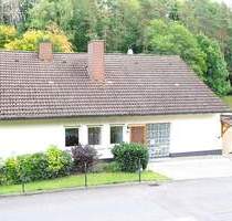 Gepflegtes Einfamilienhaus mit separater ELW und Ausbaupotential im Dachgeschoss in Heenes ! - Bad Hersfeld