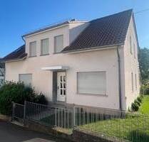 PREISREDUZIERUNG! Einfamilienhaus mit großzügigem Gartengrundstück in Hüffelsheim zu verkaufen