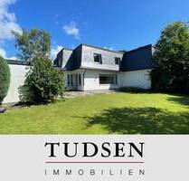 Verbundenes Einfamilienhaus mit viel Platz auf Südgrundstück in alter Villen-Allee - Hamburg Volksdorf