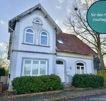 Altbaucharme im Herzen von Hetlingen: Ein- Zweifamilienhaus mit Garten und Doppelgarage