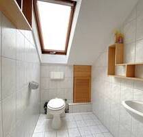 Helle 4-Zimmer-DG-Wohnung mit 106 m², Gartenanteil und Garage - Hemhofen Zeckern