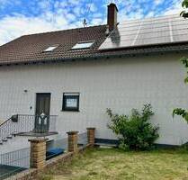 Schiffweiler OT: Freist. 2 Fam.-Haus mit großzügigem Raumangebot
