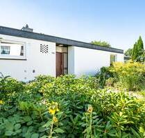 Zeitloser Bungalowklassiker auf 309 m² sonnigem Grundstück mit geschützter Atriumidylle - Reinbek