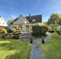 Zweifamilienhaus mit Gartenidylle in Spielstraßenlage - Mönkeberg