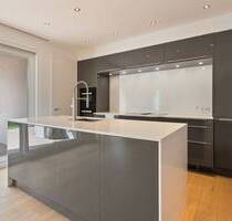 Exklusives Einfamilienhaus mit hochwertiger Ausstattung, 2 PKW Stellplätzen und kleinem Garten - Liederbach am Taunus