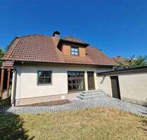 freistehendes Einfamilienhaus, mit schönen, eingewachsenen Garten in guter Lage in Lichtenfels zur Vermietung!