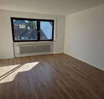 Provisionsfrei! Frisch sanierte und provisionsfreie helle 3-Zimmer-Wohnung mit Südbalkon - Augsburg Pfersee