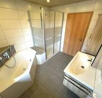 Helle und moderne drei-Zimmer-Wohnung mit Balkon bei Flachslanden