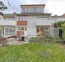 Wundervolles Zweifamilien-Reihenmittelhaus auf 4 Etagen mit Garten, Balkonen & Garage in Laatzen