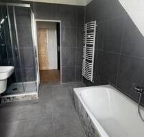 Lichtdurchflutete Dachgeschosswohnung mit Tageslichtbad - Freiberg