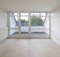 Bezugsfreie 3-Zi.-Dachgeschosswohnung mit ausgebautem Studio - Haus-in-Haus-Charakter in Leverkusen