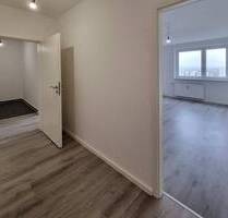 WG-geeignete geräumige 2 Zimmer mit Balkon ab Mitte September - Dresden Prohlis-Süd (Spremberger Str.)
