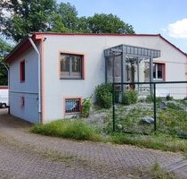 Ideal für Gewerbetreibende...! Freistehendes EFH mit zwei Hallen in Marl