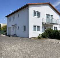 Einfamilienhaus mit großer Wohnung im OG, Gewerbehalle und Büro: - Kusterdingen Mähringen