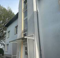 Ländlich gelegene Wohnung mit Balkon, Küche und Carport! - Leuna Rodden