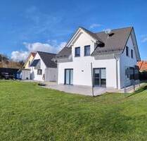 Modernes Einfamilienhaus in sehr ruhiger Lage auf großem Grundstück in Ebnat mit Doppelgarage