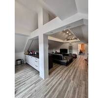 Exklusives Wohnen im Dachgeschoss - Kunstvolle Architektur trifft auf beeindruckende Raumhöhe - Lohfelden / Vollmarshausen