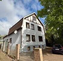 Charmantes Wohnhaus mit Einliegerwohnung und 2 mgl. Baugrundstücken - Bad Oldesloe