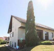 Gepflegtes Einfamilienhaus mit Einliegerwohnung, großem Garten in ruhiger idyllischer Sackgassenlage - Mallersdorf-Pfaffenberg