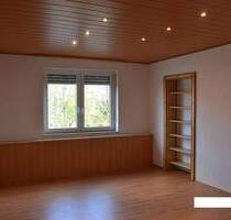 Schöne 5 Zimmer Wohnung, die problemlos in zwei separate Wohnungen umgebaut werden kann - Sulzbach-Rosenberg