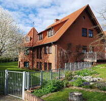 Architektenhaus mit Einliegerwohnung, 262 m NN Garten und unverbaubarem Fernblick in Göttingen.