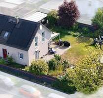 *** WOHNEN UND WOHLFÜHLEN: Stilvolles Einfamilienhaus mit sonnigen Räumen und grüner Gartenidylle *** - Dallgow-Döberitz