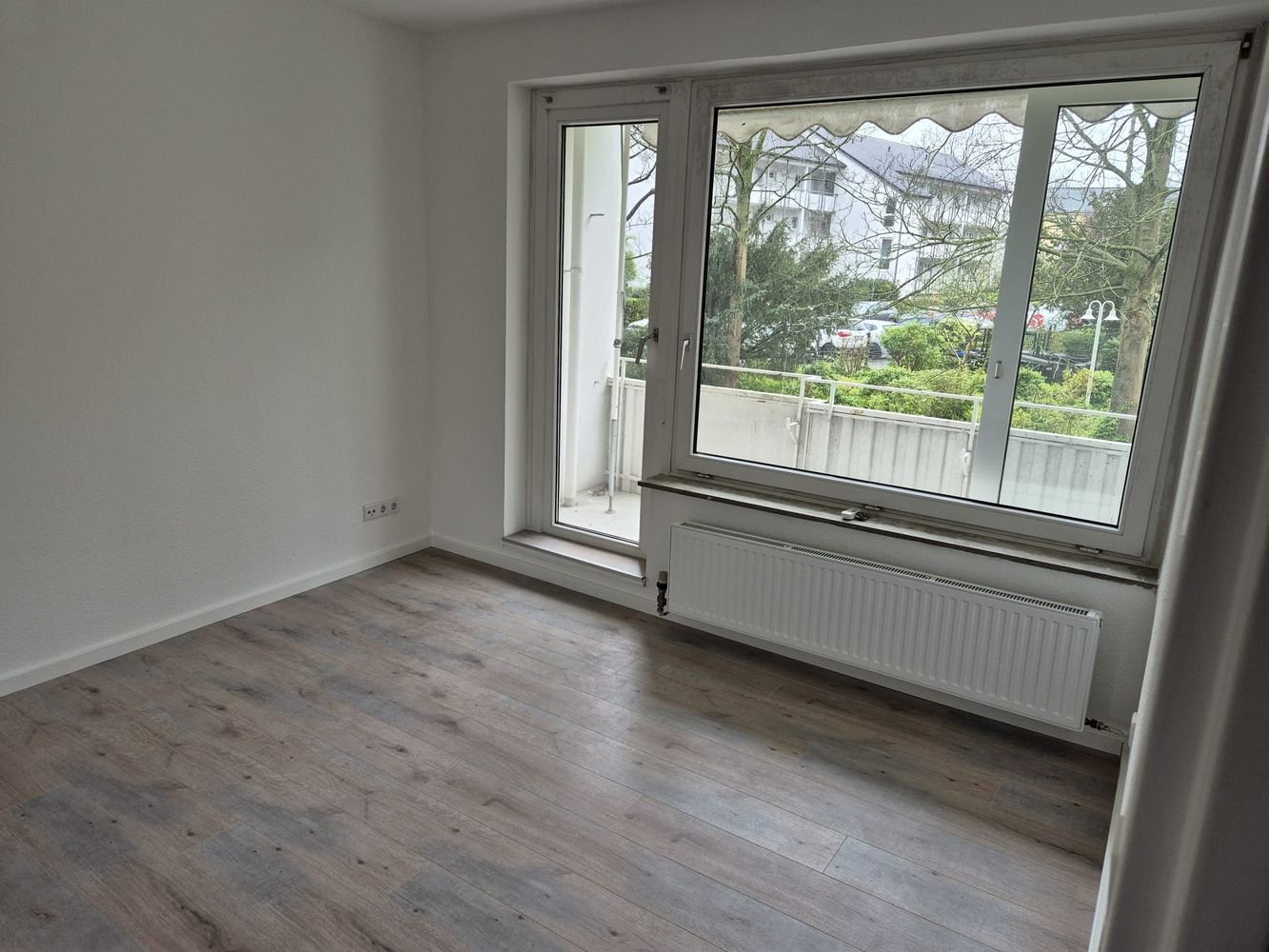 Schöne, frisch renovierte 2-Zimmer-Wohnung mit Balkon in Huchtingen - Bremen Mittelshuchting