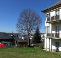 Sonnige 2-Zimmer-Wohnung im EG (Hochparterre) mit Balkon und Carport zu vermieten! - Reichenbach