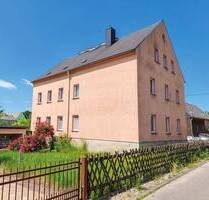 Wohnhaus mit Garagen - 39.000,00 EUR Kaufpreis, ca.  300,00 m² Wohnfläche in Waldheim (PLZ: 04736)
