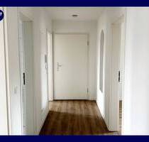 **Direkt einziehen** renovierte 3-Zimmer-Wohnung, Vinyl-Boden, helles Tageslichtbad, Essküche - Singen (Hohentwiel)