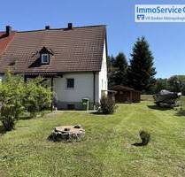 Gepflegte Doppelhaushälfte mit großem Grundstück und zwei Garagen - Wendelstein Sperberslohe