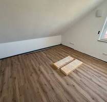 Sonnige 3-Zimmerdachgeschosswohnung mit super Aussicht, Balkon u. zwei Stellplätzen - Bogen Oberalteich