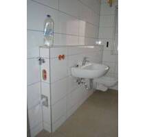 Erstbezug !! 2 Zi. Neubau-Wohnung im 1.OG mit grosszügigem Tageslichtbad, Du.+Wanne, Balkon für Single oder Pärchen in Dettelbach-OT Effeldorf Whg. 4
