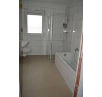 Erstbezug !! 2 Zi. Neubau Dachgeschoßwohnung mit Tageslichtbad und Wanne, Sonnenbalkon für Single oder Pärchen in Dettelbach-OT Effeldorf Whg. 6