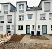 Energiesparwunder trifft Familienidylle - Reihenhaus (A+) in Steinenbronn