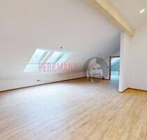 Dachgeschosswohnung mit 4,20m Deckenhöhe + großer Dachterrasse und Blick ins Grüne - Amberg