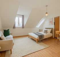 Sonnig. Stilvoll. Einmalig - Traumhafte DG-Wohnung in bester und ruhiger Lage - Garching bei München Hochbrück