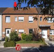 In gefragter Lage von Kaarst - Reihenhaus mit zwei vermieteten Wohneinheiten und 9 Wellblech-Garagen - Kaarst / Büttgen Holzbüttgen