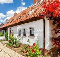 Blick ins Grüne: Charmante Doppelhaushälfte mit Ausbaureserve, Garage, Terrasse und viel Potenzial - Helmstedt