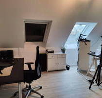 Geschmackvolle 3-Raum-Penthouse-Wohnung mit Balkon und Einbauküche in Siegburg