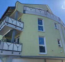 Wunderschön geschnittene sonnige 3-Zimmerwohnung mit EKB und Einzelgarage - Waldbronn Etzenrot
