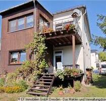 ruhig gelegenes Zweifamilienhaus (EG und DG beziehbar) mit 750 m² Grundstück, Garage und Schuppen in 01445 Radebeul