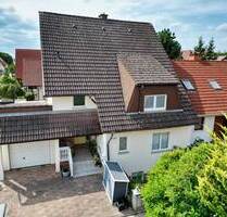 Großzügiges, top gepflegtes EFH mit Garten, Balkon & Dachstudio in Feldrandlage - Freisbach