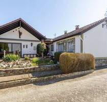 2 Wohneinheiten (WEG geteilt) im Bungalowstil zusammenhängend mit großer Wohnfläche - Rüsselsheim / Bauschheim