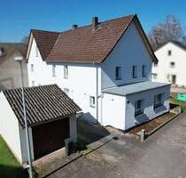 Kernsaniertes Einfamilienhaus mit separaten Garten in Lauenförde-Meinbrexen