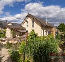 Attraktives Familienhaus mit separater Einliegerwohnung und romantischem Garten in Ehingen - Mühlhausen-Ehingen / Ehingen
